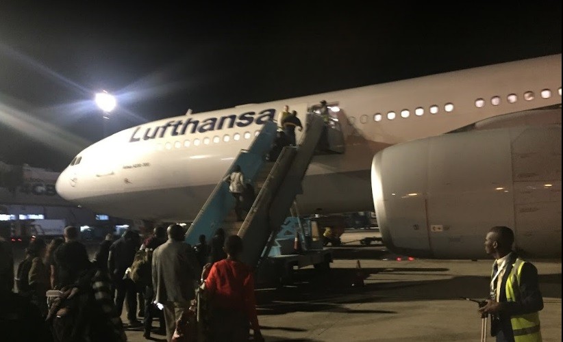 Lufthansa si rifiuta di rivolgersi ai passeggeri "signore e signori"