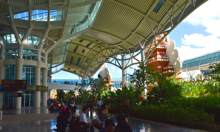 Міжнародний аеропорт Нгурах-Рай