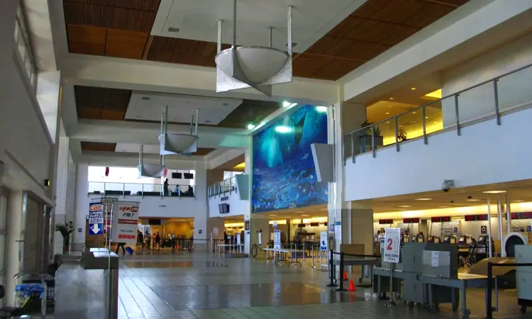 Международный аэропорт Антонио Б. Вон Пат