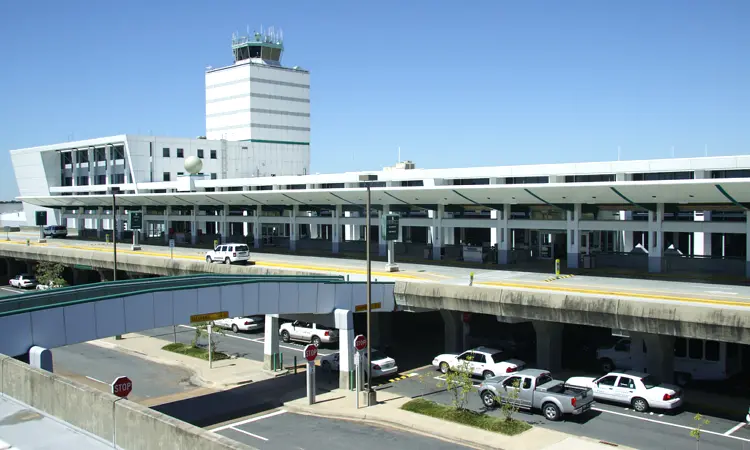 مطار جاكسون-ميدغار وايلي إيفرز الدولي