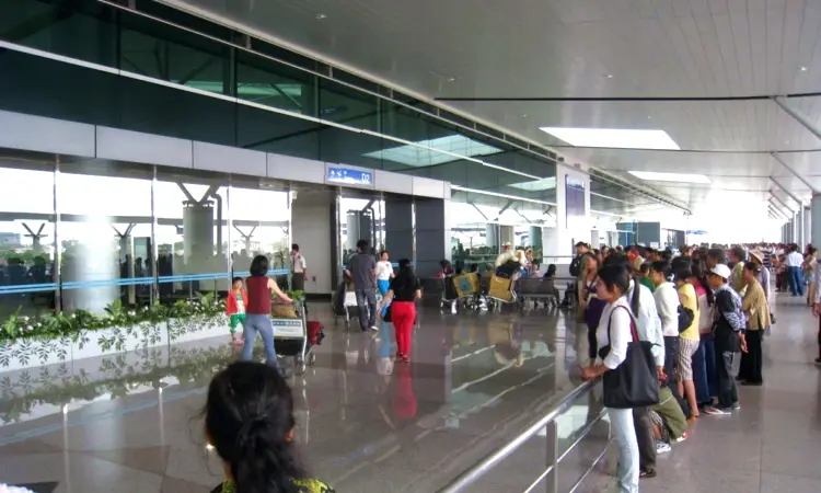 Tân Sơn Nhấtin kansainvälinen lentokenttä